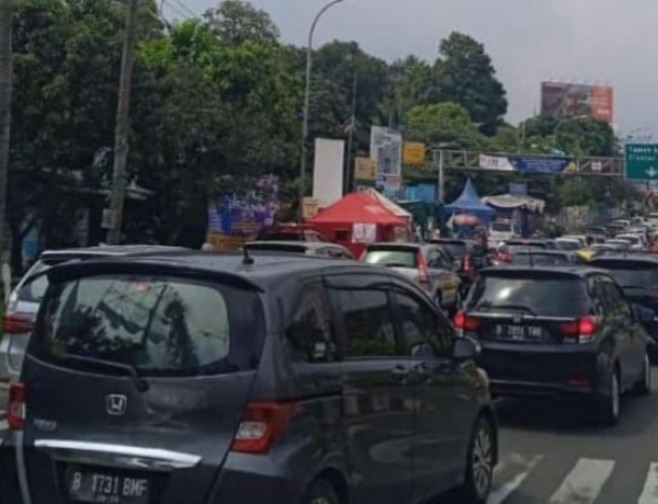 Hari Libur Ketiga Lebaran, Kendaraan Masuk Puncak Naik 20 Persen