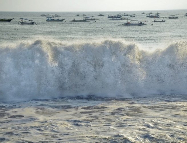 Waspada Gelombang Tinggi 3,5 Meter di Perairan Sumba Sabu Akhir Pekan Ini