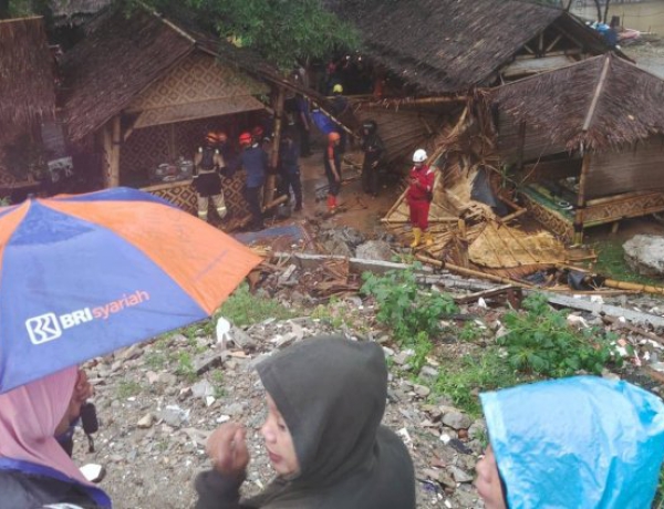 Dua Pengunjung Rumah Makan Saung 3 Sawangan Depok Tewas Tertimbun Longsor