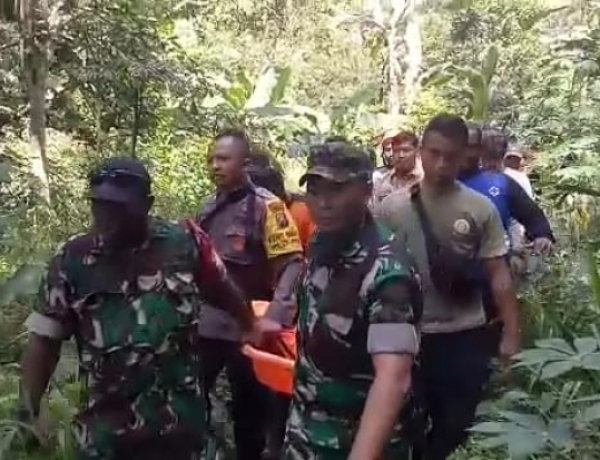 Niat Menolong Teman, Wisatawan Tewas Jatuh dari Air Terjun Kebo Glundung