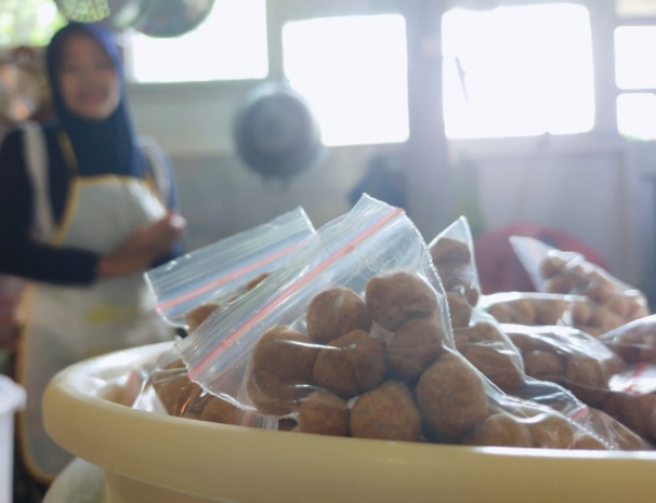 Harga Telur Naik, UMKM Kacang Telor di Cianjur Menjerit