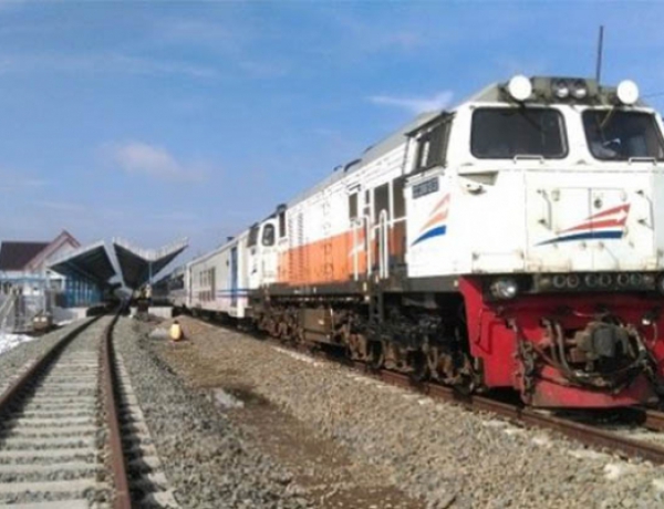 Ketiduran di Jalur Kereta, Remaja di Sukabumi Nyaris Tewas Disambar KA Siliwangi