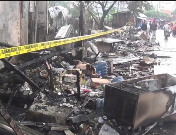 15 Kios di Pasar Jambu Dua Hangus Terbakar 