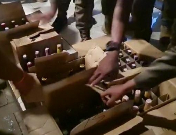 Satpol PP Sikat Bersih Ratusan Miras dari Agen di Cileungsi