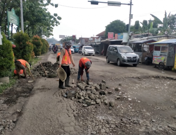 2 Tahun Tertunda, Akhirnya Jalan Laladon Rusak Siap Dibeton Senilai Rp 3 M