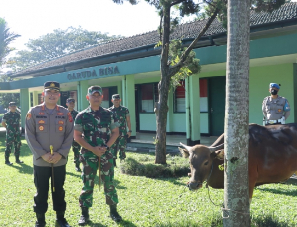 Polresta Bogor Kota Sumbang Hewan Kurban ke TNI hingga Pondok Pesantren