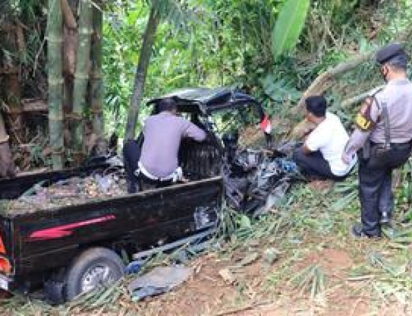 Mobil Pikap Terjun ke Jurang di Ciamis, 8 Orang Meninggal