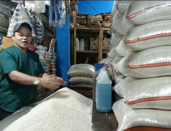 Pedagang Menduga Kenaikan Harga Beras dan Telor di Pasaran karena Bansos Pemerintah