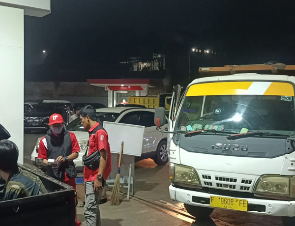Petugas SPBU Salabenda Catat Nopol Mobil yang Beli BBM, Ini Alasannya