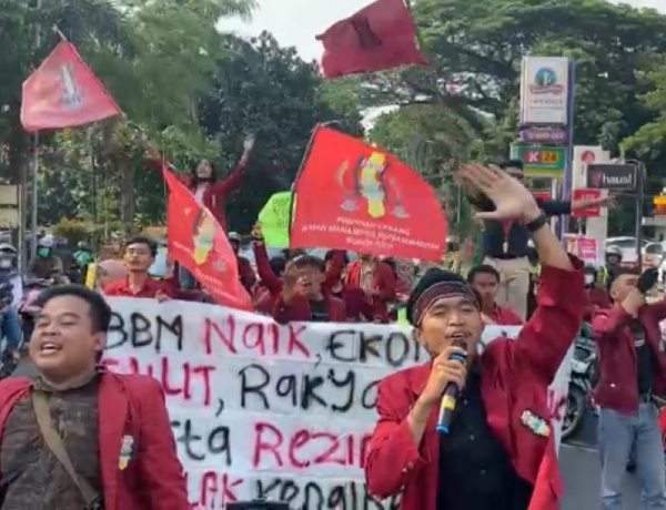 Kala Massa Demo BBM Naik, Pimpinan DPR Malah Rayakan Ultah Puan