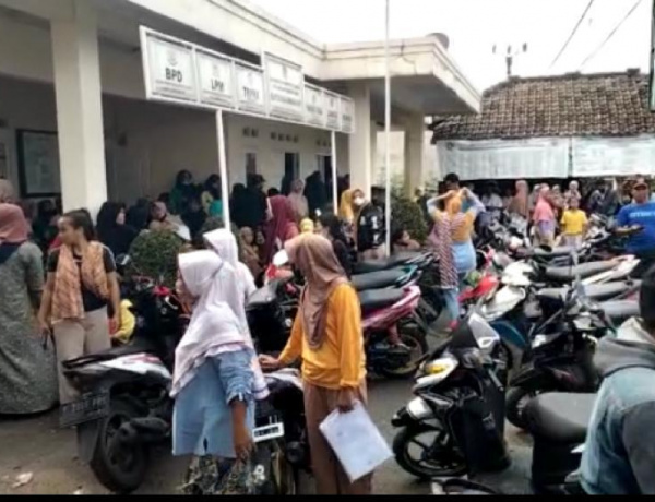 Gegara Telat, Penerima BLT BBM di Desa Cimanggu Satu Cibungbulang Membludak