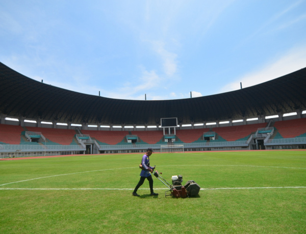Persiapan Stadion Pakansari Jelang Laga Indonesia vs Curacao