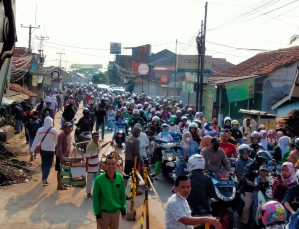 DPRD Nilai Lamban Perbaikan Jalan yang Amblas di Cibungbulang