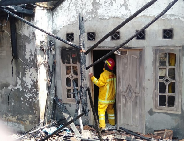 Mobil Odong Odong dan Satu Unit Rumah Hangus Terbakar di Parung Panjang