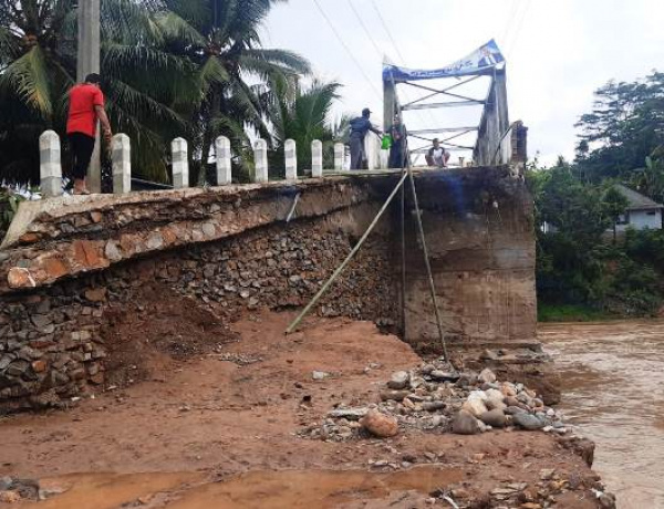 Jembatan Cimadur Rusak Diterjang Banjir, Warga Bayah Nyaris Terisolasi