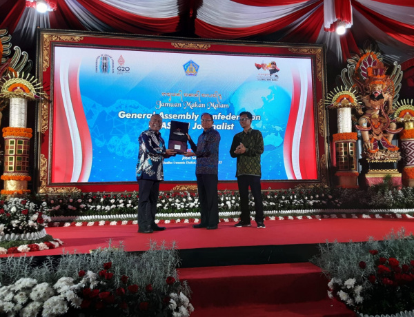 Atal S Depari Ketua PWI Pusat Pegang Tongkat Sebagai Presiden CAJ