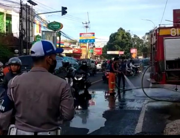 Puluhan Motor Tergelincir Akibat Minyak Sayur Tumpah di Jalan Dramaga Bogor