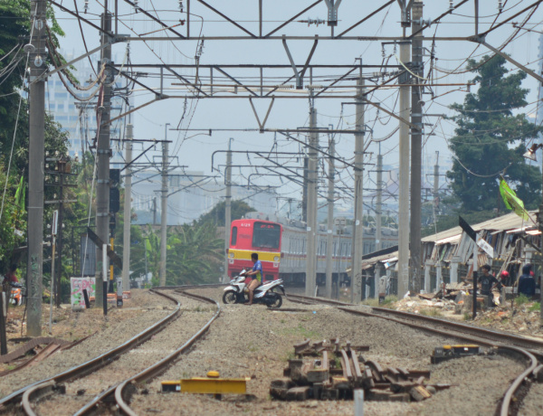 Terobos Perlintasan Stasiun Andir Bandung, 2 Perempuan Meninggal di Tempat