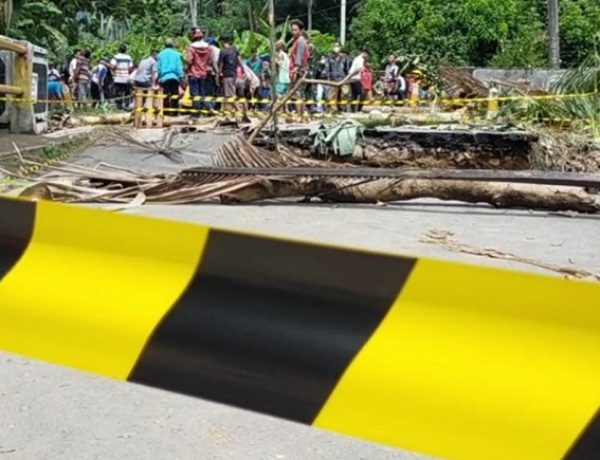 Jembatan Ambruk, Lalu Lintas Lampung Barat-Bengkulu Lumpuh