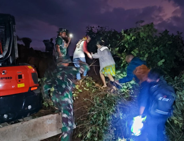 Akibat Longsor, Akses Jalan Menuju Cianjur Masih Tertutup