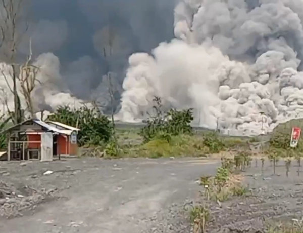Gunung Semeru Kembali Erupsi Pagi Ini, Warga Diminta Jauhi Sungai Besuk Kobokan