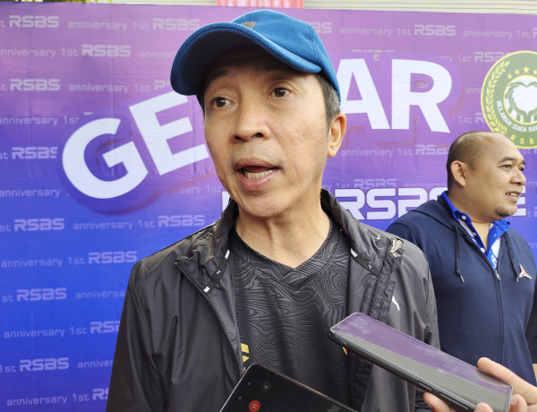 Dedie Rachim Pakai Topi Biru, Sinyal Gabung Demokrat?