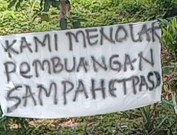 Tolak Pembangunan TPA, Warga Mekarsari Cikalongkulon Pasang Spanduk di Jalan 