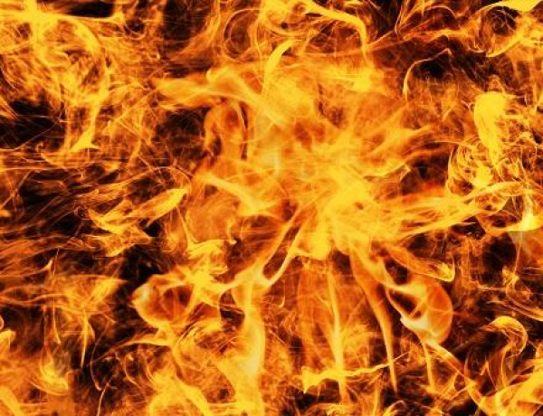 Kilang Minyak di Wilayah Rusia Terbakar