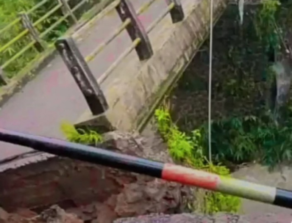Jembatan Penghubung Antar Desa di Cianjur Putus Diterjang Banjir