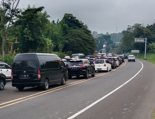 H-1 Hari Raya Natal, Sebanyak 22 Ribu Kendaraan Masuk ke Kawasan Wisata Puncak