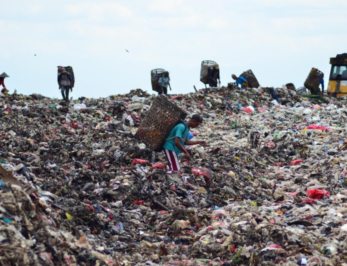 Sampah Tak Mengurai, Retribusinya Juga Tak Sampai