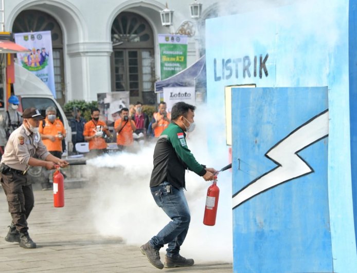 Wagub Uu Ruzhanul Canangkan Bulan K3 Tingkat Provinsi Jawa Barat Tahun 2023