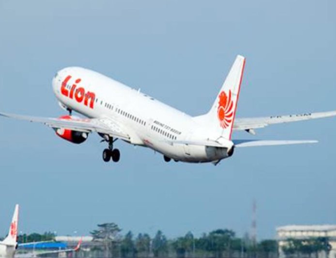 Sayap Pesawat Lion Air Tabrak Garbarata Bandara Mopah Merauke