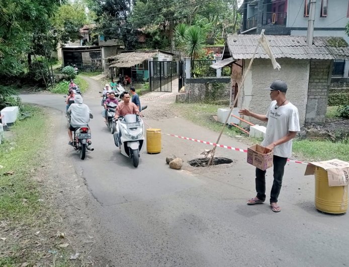Banyak Jalan Berlubang di Nanggung, Dewan Minta UPT Lakukan Perbaikan 