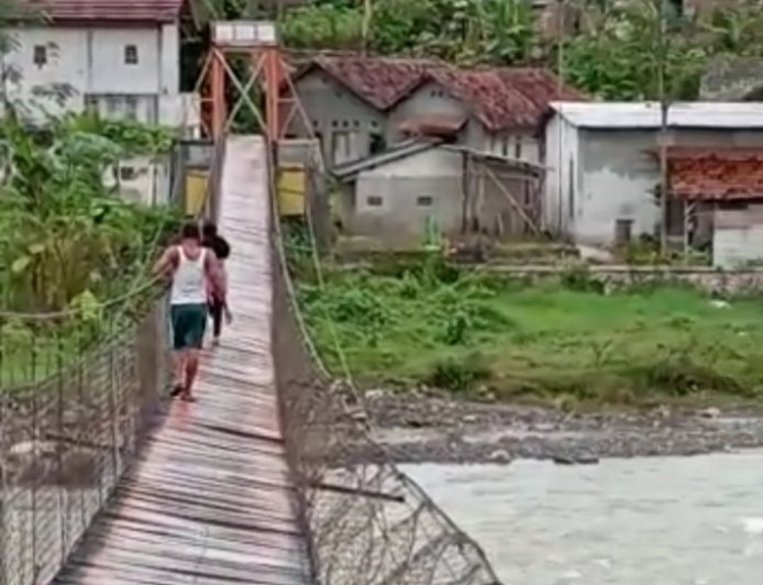 Tali Seling Lepas, Jembatan Penghubung Antar Kampung di Jasinga Miring