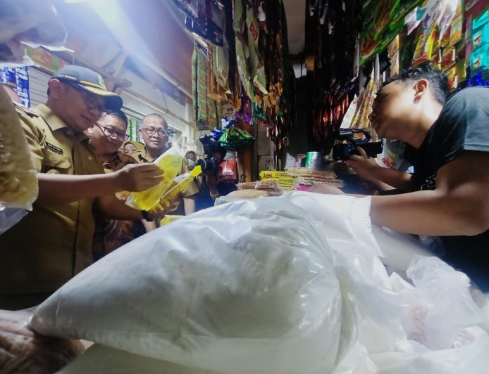 Pantau Pasar Cibinong, Harga Minyakita Tembus Rp17 Ribu