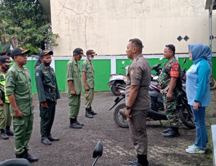 Wujudkan Linmas yang Tangguh, Babinsa Mekarsari Cileungsi Latih PBB