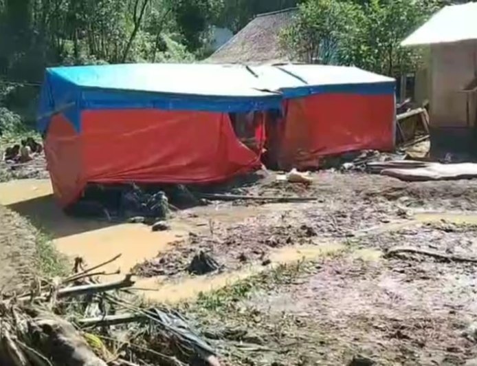 Nasib Pilu Korban Gempa Cianjur Tendanya Hanyut Terbawa Banjir