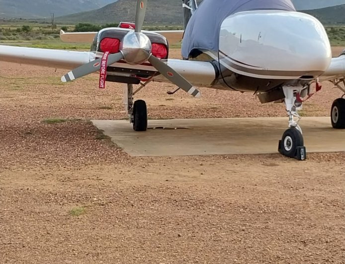 Pilot Terpaksa Mendarat Darurat, Ada Kobra di Pesawatnya