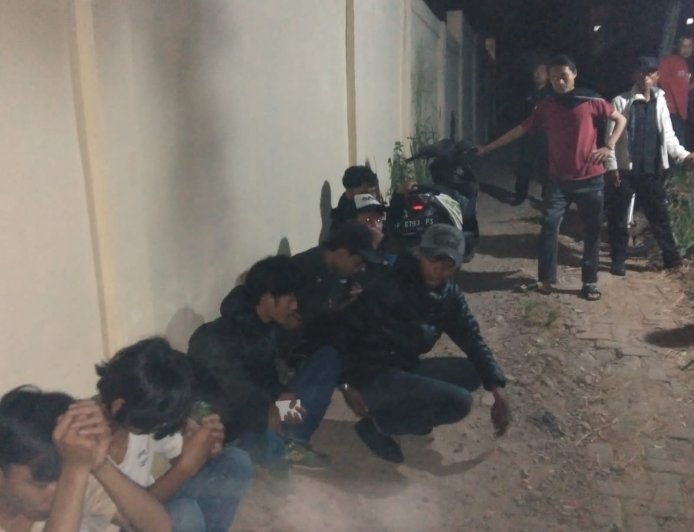 30 Remaja yang Diamankan Polsek Cibinong, Kapolsek: Sempat Kejar-kejaran dengan Warga dan Sajam Dibuang