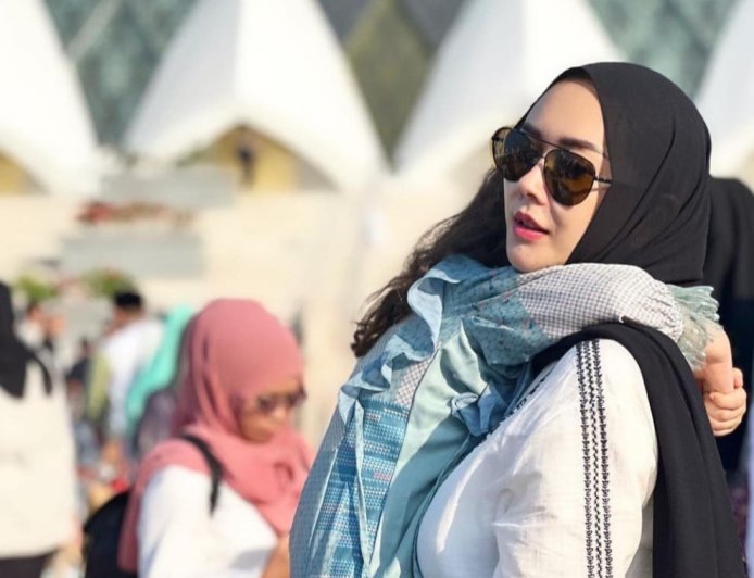 Tanpa Pasangan, Aura Kasih Ngarep "THR" di Lebaran Tahun Depan