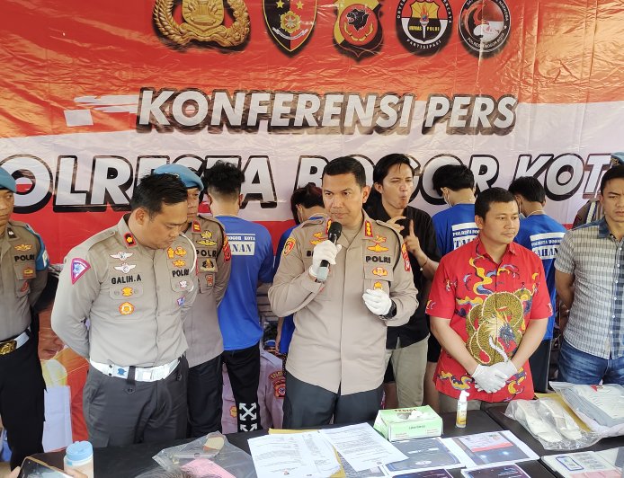 Viral di Medsos Halangi Mobil Ambulance, Seorang Pria Asal Saudi Arabia Terancam Pidana