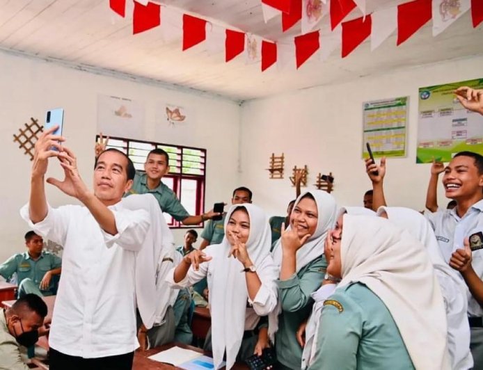Porsi Pelajaran Praktikum Lebih Besar, Jokowi: SMK Kunci Kemajuan Negara