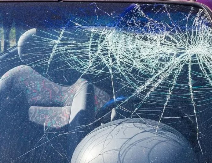 Mantan Pekerja Batako Ngamuk Lempari Mobil Polisi