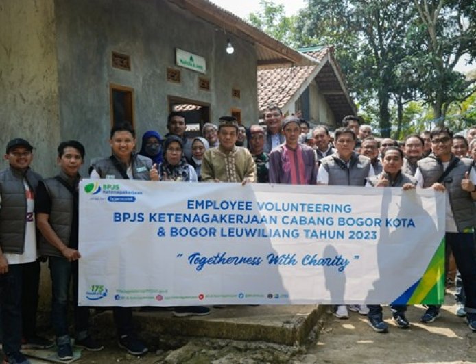 Laksanakan Employee Volunteering, Insan BPJS Ketenagakerjaan Cabang Bogor Kota Berikan Bantuan Fasilitas ke Mushola Al-Amin Desa Hambalang Kabupaten Bogor