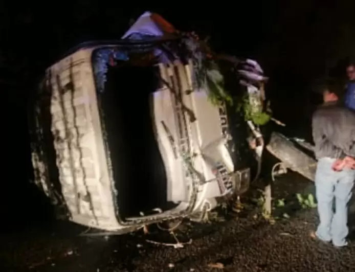 Truk Tangki Air Terguling di Tol Jagorawi, Sopir Terluka