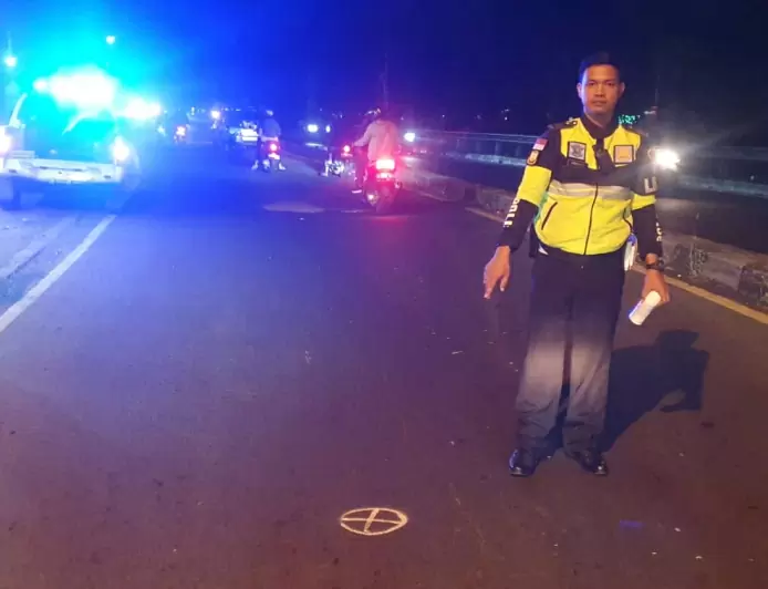 Pemotor Tewas Terlindas Truk di Jalan Raya Bogor Jakarta