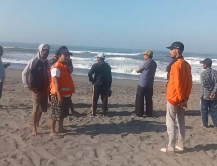 Maman Nelayan Asal Sukabumi Tenggelam di Pantai Cikole Cianjur