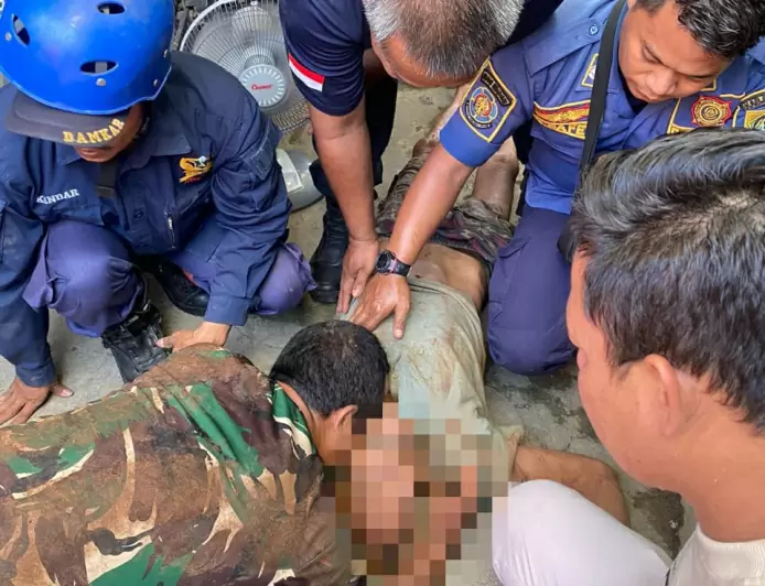 Lansia di Cibinong Jatuh ke Sumur, Damkar Evakuasi