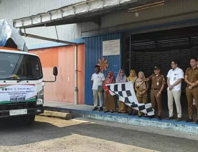 Pemkab Tulang Bawang Melalui Dinas Ketahangan Pangan Salurkan Bantuan Beras